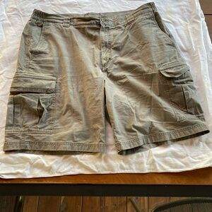 L.L. Bean Tropic Weight Cargo Shorts - Khaki - Size 40